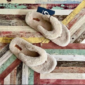 OluKai Kipe’a Heu Women’s Fuzzy Slipper Sandals Shoes Year Round NWT Tapa SZ 7